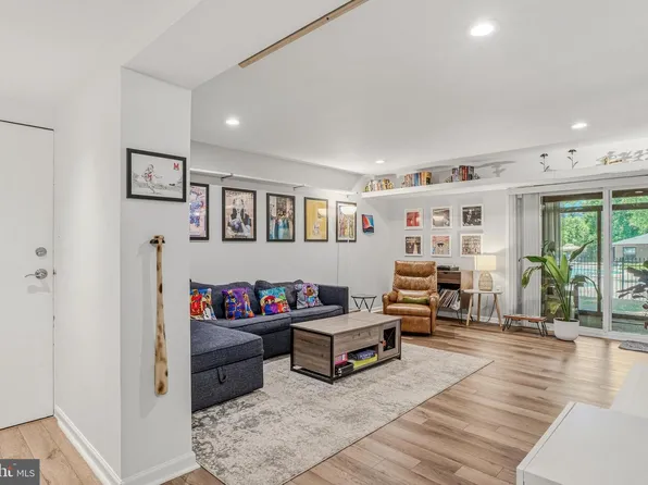 1811 Snow Meadow Ln Unit T2, Baltimore, MD 21209