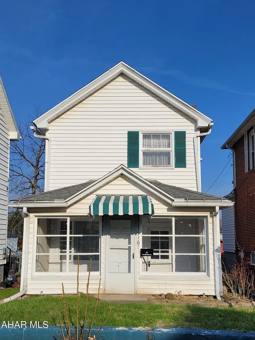 516 Crawford Ave photo 1