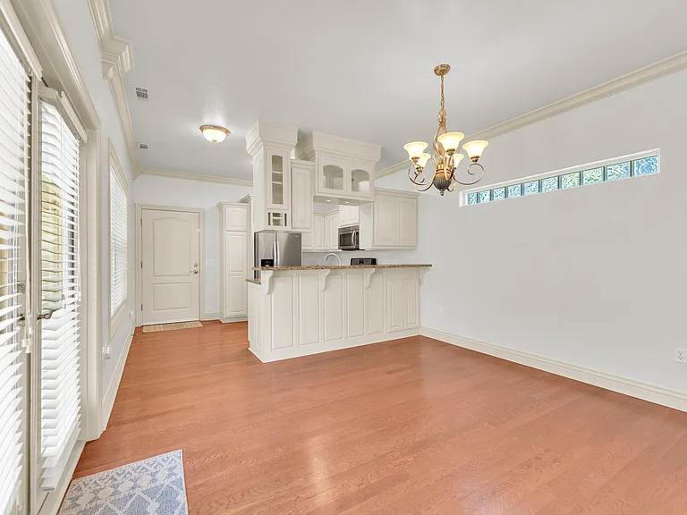 536 Tennyson Ln — Photo 10