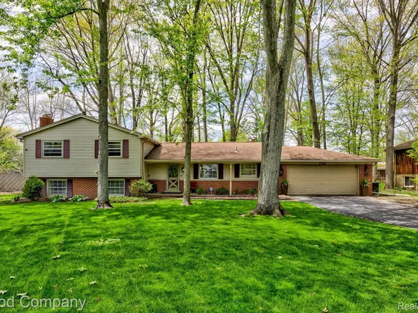 20368 Forestwood St, Southfield, MI 48076