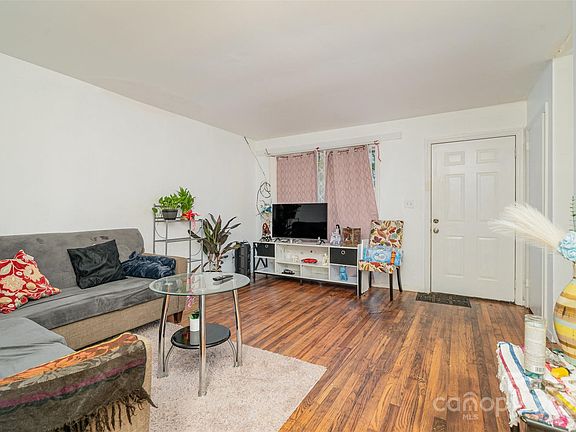 4th image of 533 Camrose Dr
