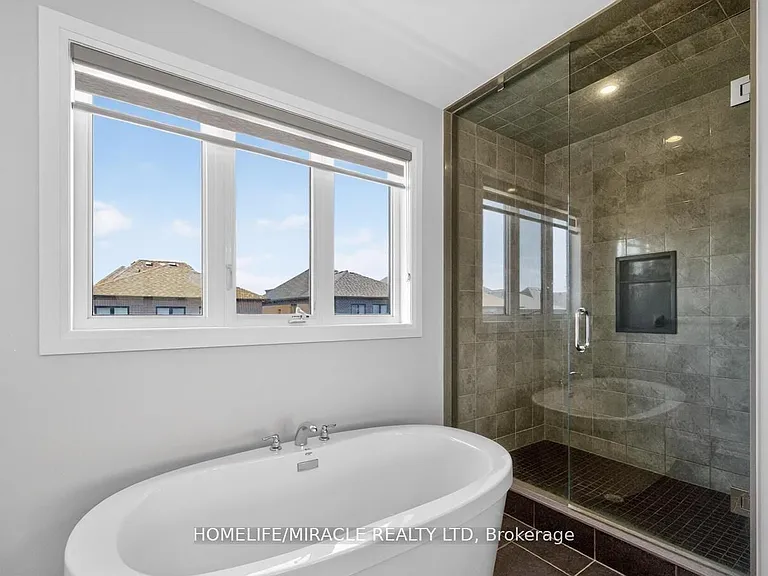 1032 Edinburgh Dr — Photo 31