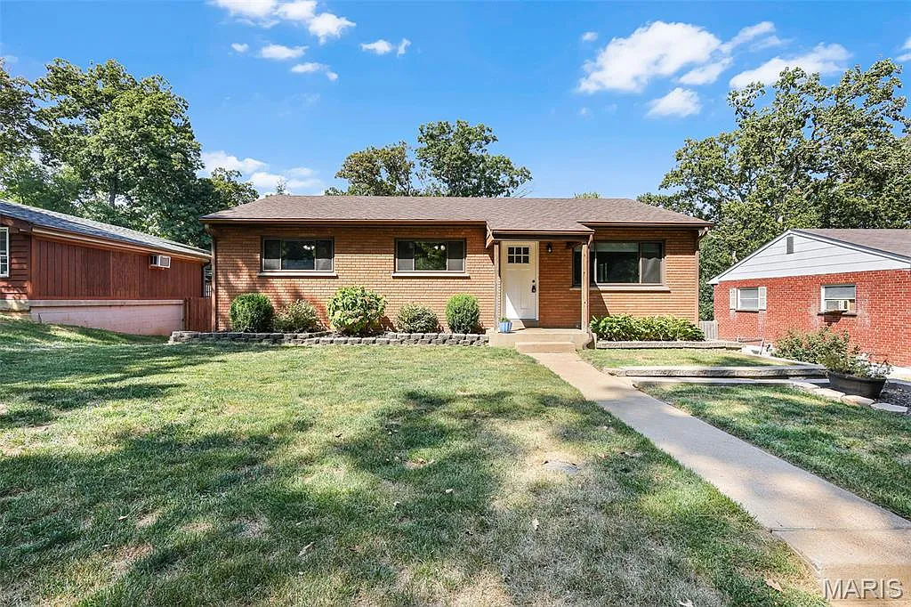 4135 Hickory Hill Dr photo 1