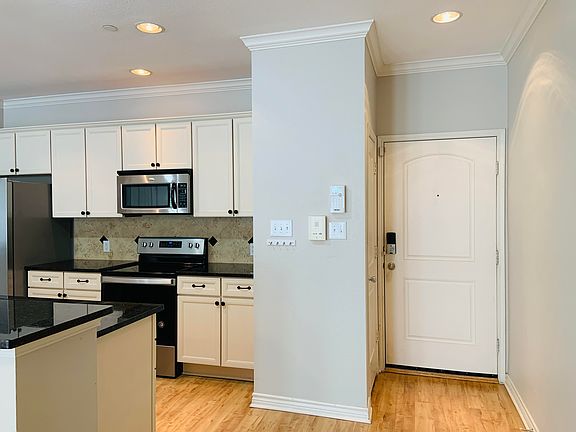 3rd image of 1020 Texas St APT 3204