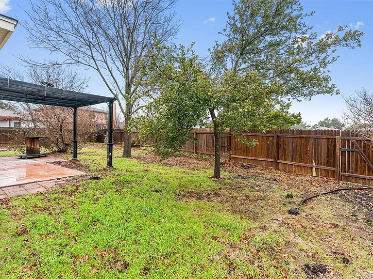 107 McCarthur Dr — Photo 12