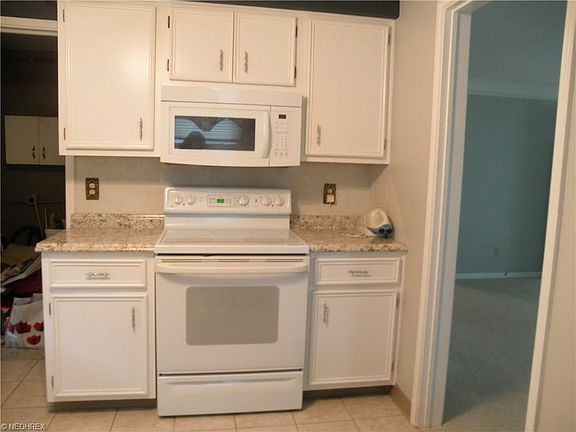 5th image of 3882 W 226th St