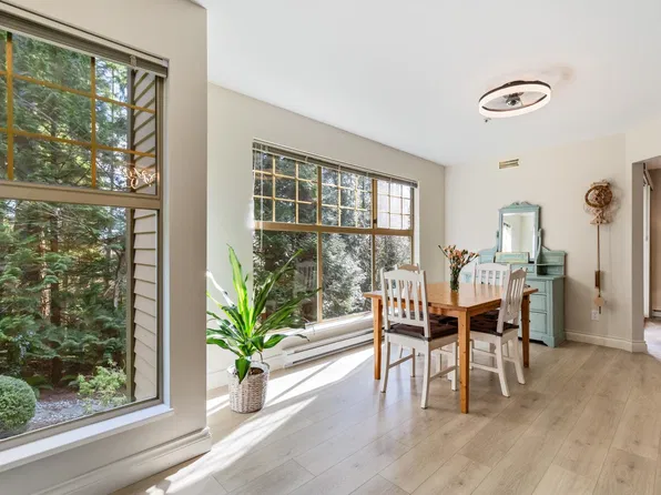 180 Ravine Dr #201, Pt Moody, BC V3H 4Z3