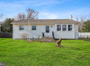 8 Essex Ave, Erial, NJ 08081