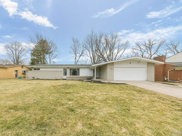 29308 Glenarden St, Farmington Hills, MI 48334