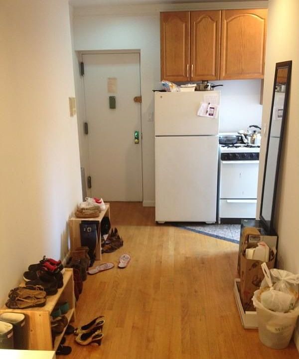 1st image of 130 2nd Ave