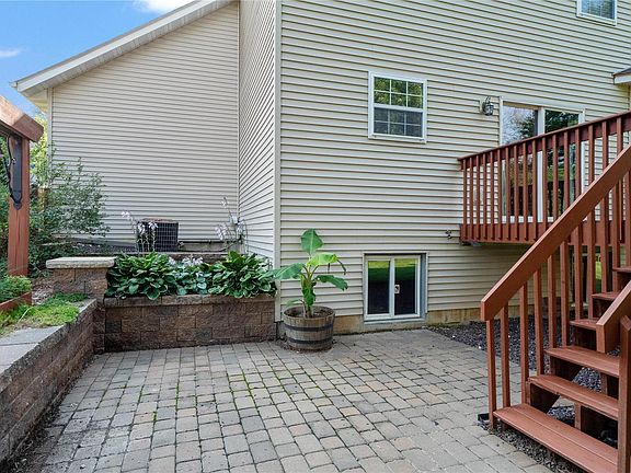 3rd image of 1209 Illini Dr