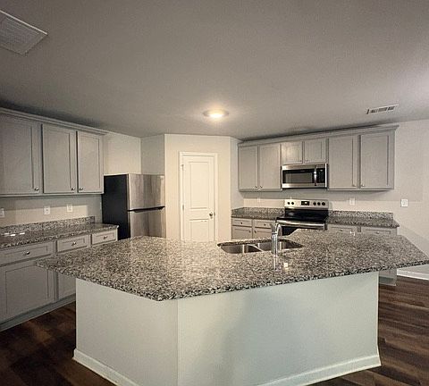 4th image of 75 Madison Way
