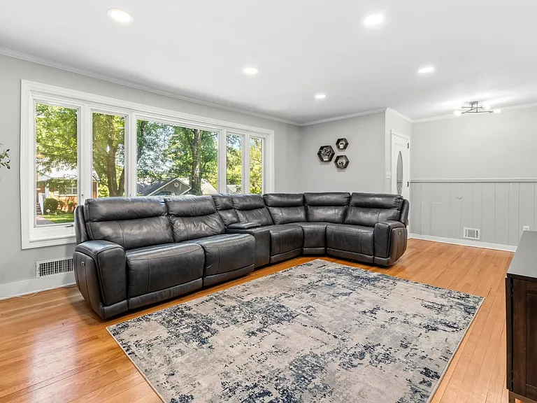 3604 Husted Dr — Photo 5