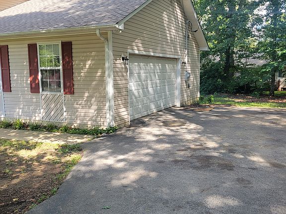 3rd image of 739 Mockingbird Dr