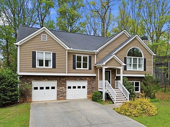 3rd image of 102 Cypress Dr