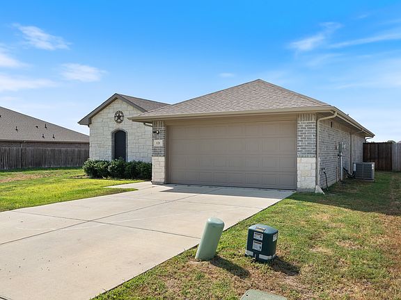 2nd image of 121 Willowbend Loop