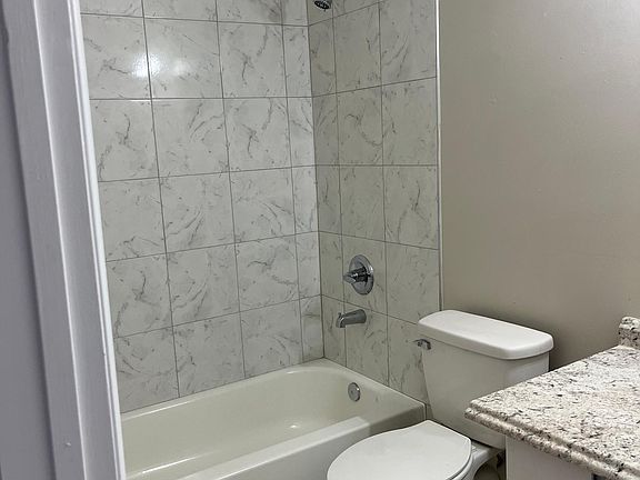 4th image of 1186 W Kings Ln #12