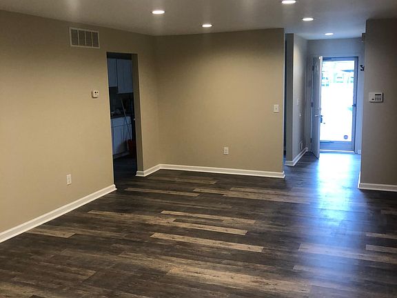 3rd image of 26628 Franklin Pointe Dr #1