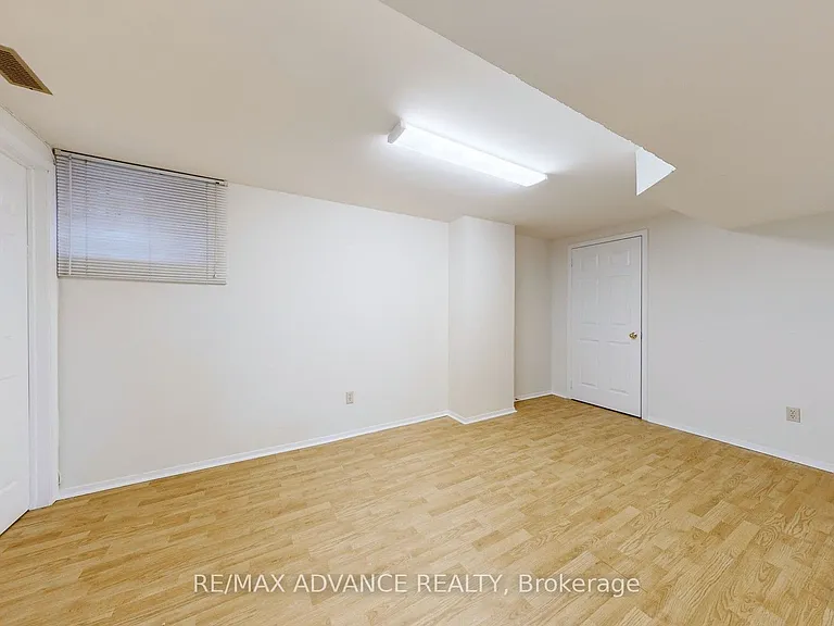 49 Havenview Rd #LOWER — Photo 4