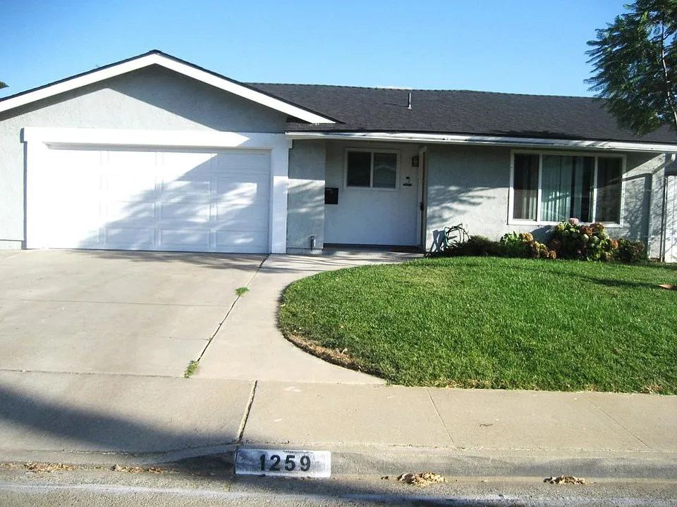 1259 Siggson Ave