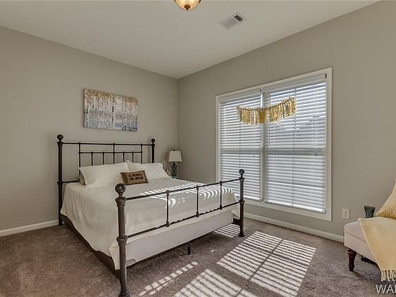 3rd image of 415 Camille Ln