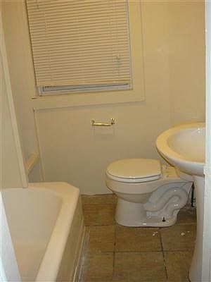 4th image of 914 E Schiller St