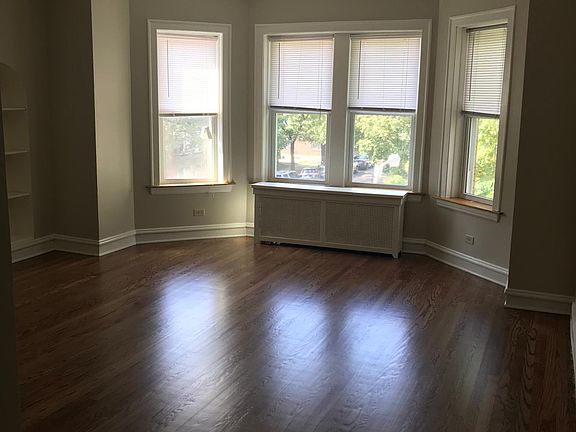 4th image of 2720 W Glenlake Ave APT 1