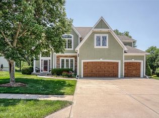 1289 SW Summit Crossing Dr, Lees Summit, MO 64081