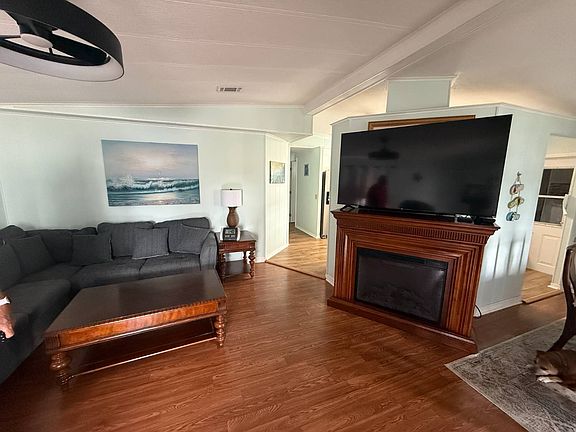 5th image of 310 San Remo Ln