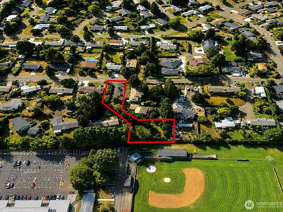 4th image of 10112 NW 11th Avenue