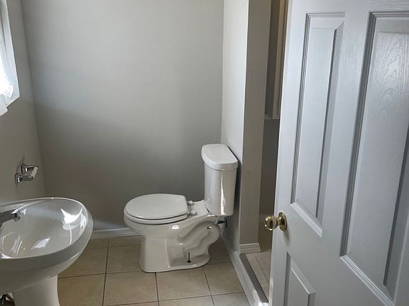 3rd image of 1524 National St #1B-1BA-700SQFT