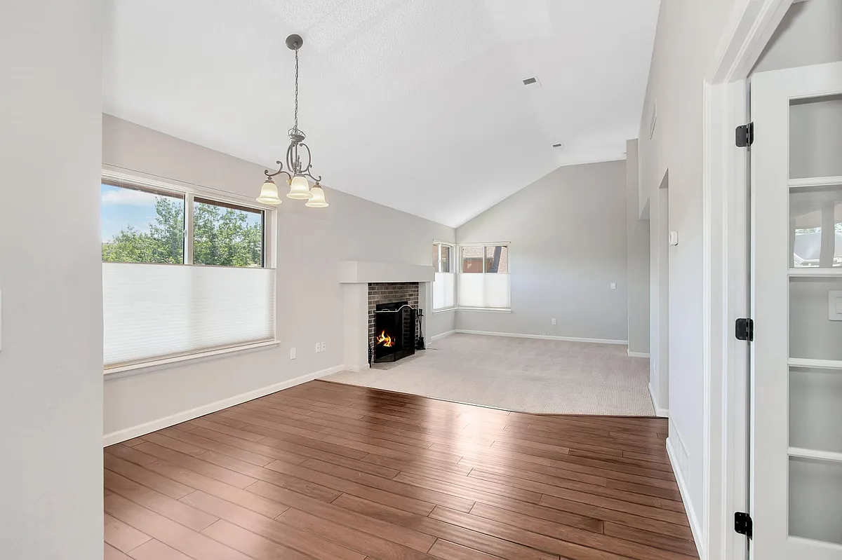 Building Photo - 5555 E Briarwood Ave #609
