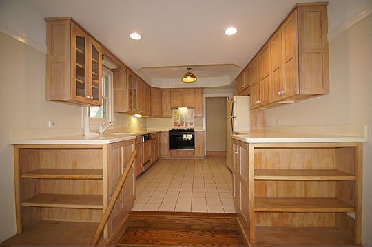 3rd image of 362 Hirst Ct