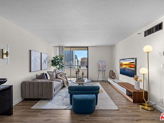 2nd image of 600 W 9th St APT 1216