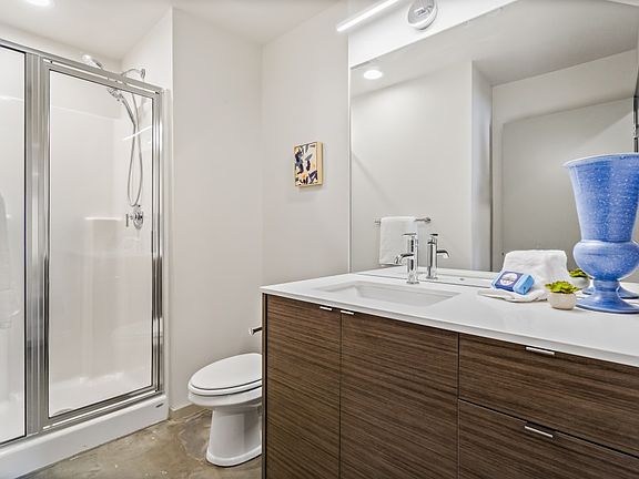 5th image of 228 NE 180th St Unit A