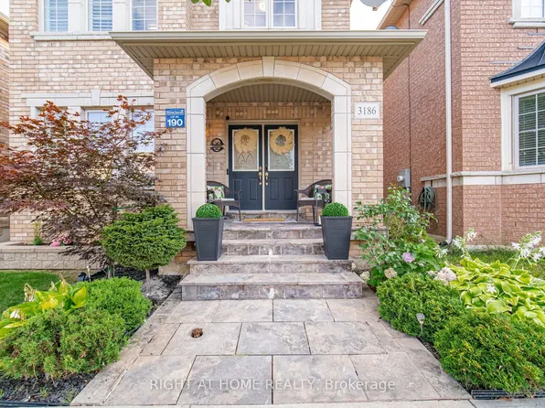3186 Robert Brown Blvd, Oakville, ON L6M 0P2