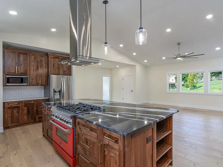 304 Joe Ln — Photo 8