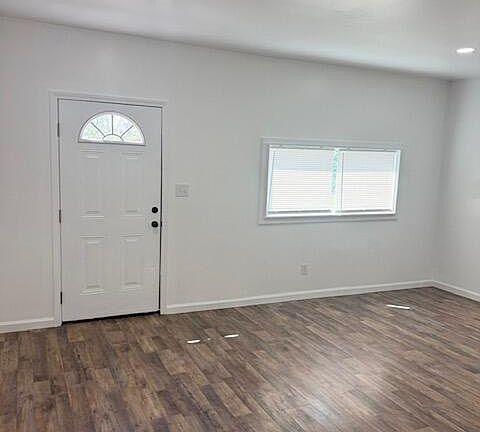4th image of 1843 Lytle St