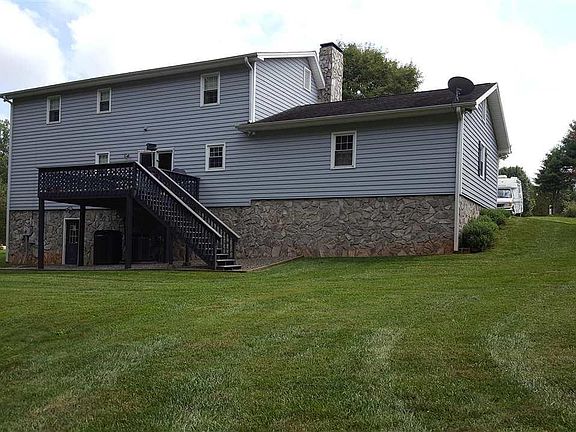 2nd image of 1168 Hidden Lake Dr