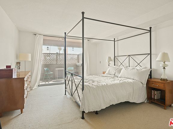 5th image of 850 S Shenandoah St APT 205