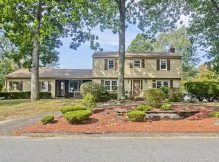 1 Joanne Dr, Holyoke, MA 01040