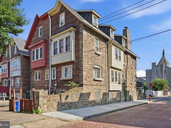 2nd image of 1421 W Fisher Ave