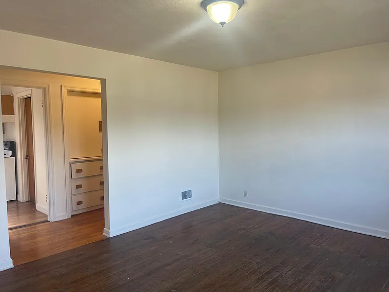 710 E State St #A — Photo 4