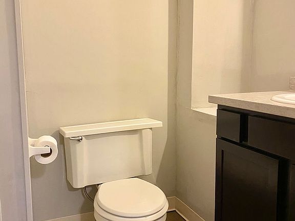 5th image of 877 Diamond Ave NE #2