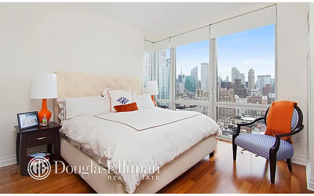 Rented by Douglas Elliman | media 22