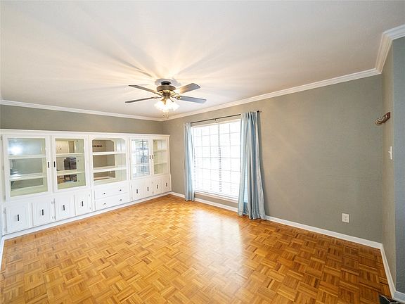 4th image of 900 N Bowen Rd