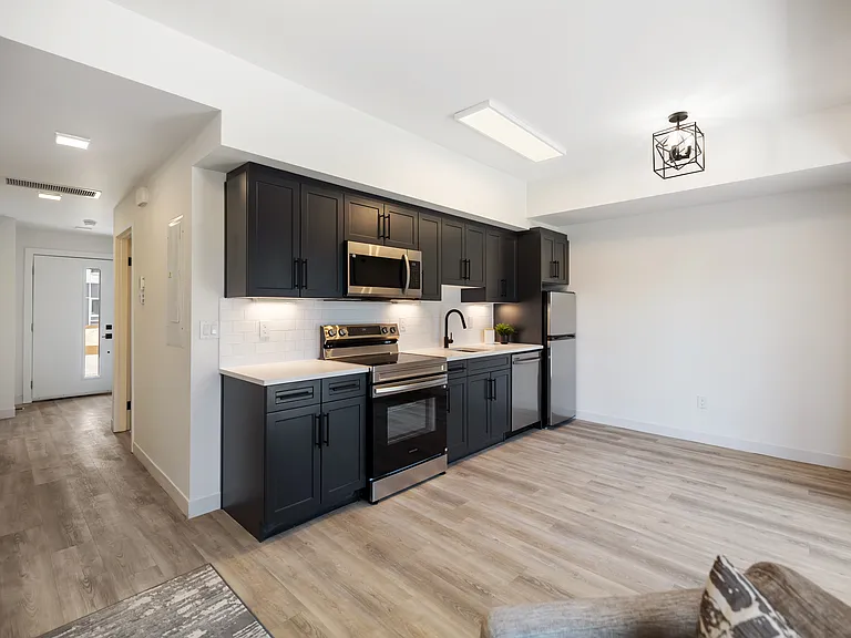 11 Merkel Manza Blvd — Photo 3
