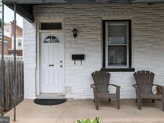 2nd image of 2319 E Oakdale St