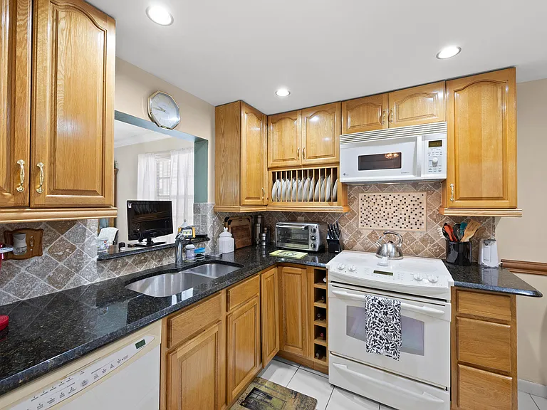 2975 SW 22nd Ave #1080 — Photo 6
