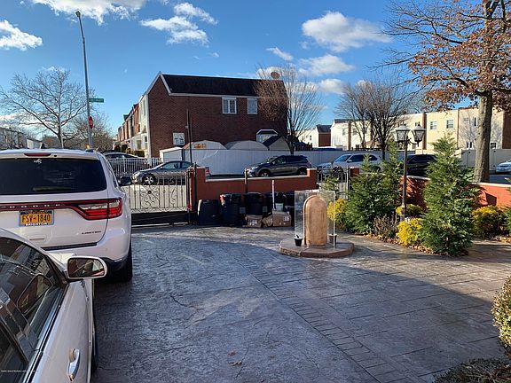 5th image of 385 Hillman Ave